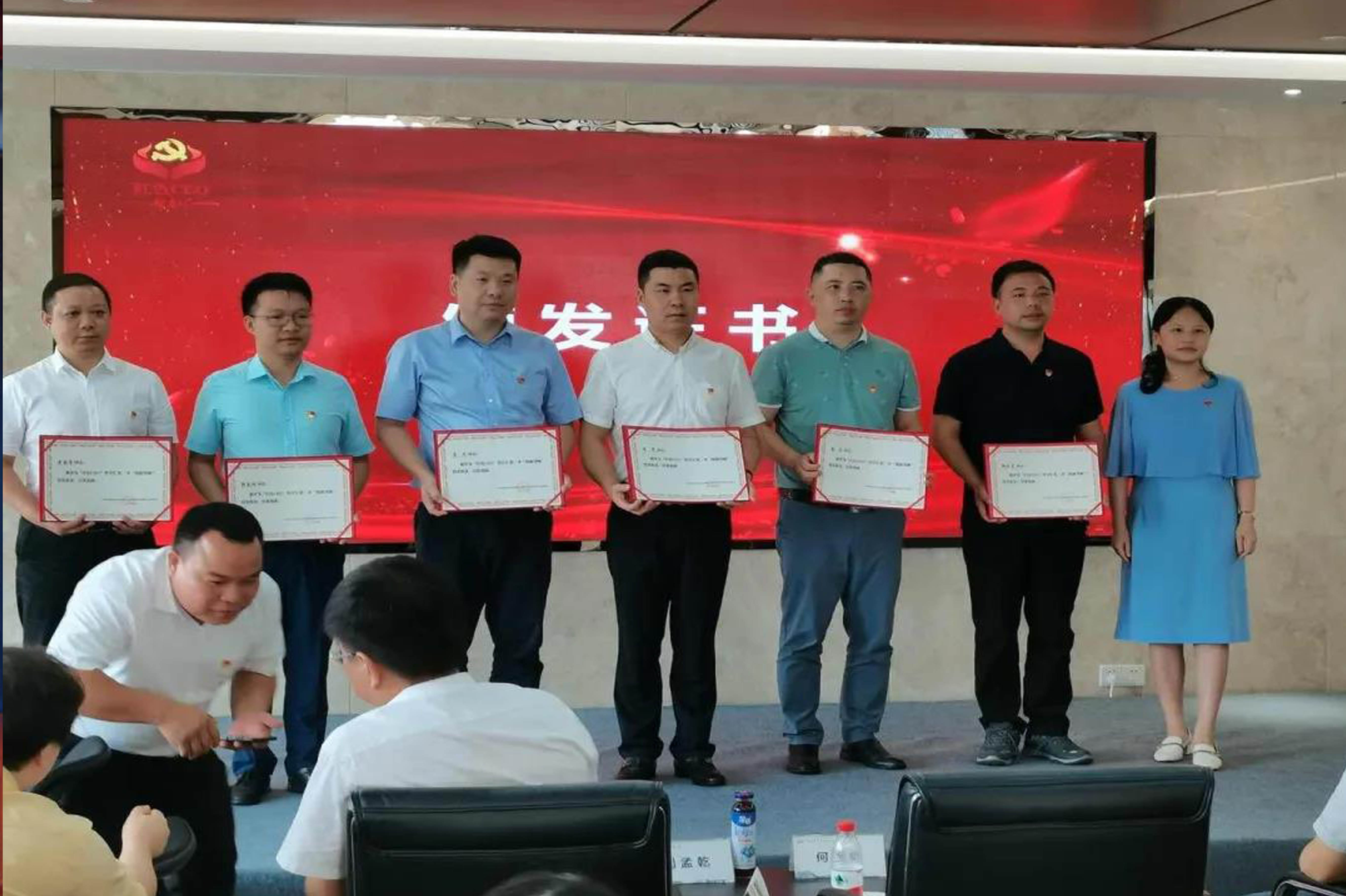 2020年“紅色CEO”智享匯第二季畢業(yè)典禮暨 “逆風(fēng)飛翔化危為機”圓桌論壇順利舉行